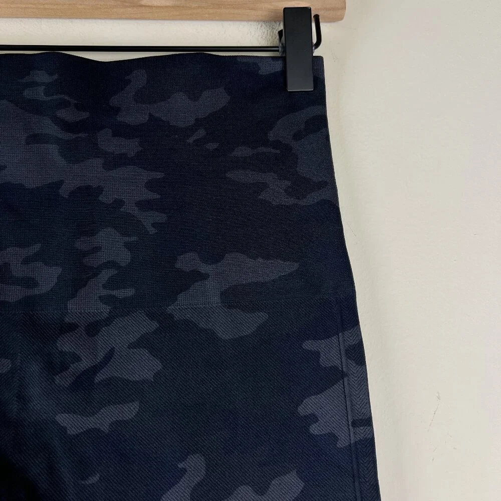 Spanx Black Camo Printed Look At Me Now Seamless Leggings